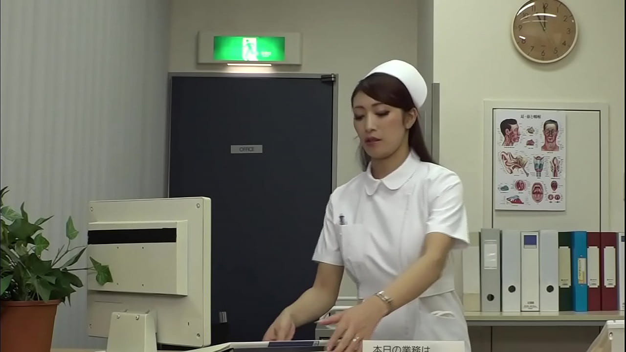 患者のちんぽを口マンコで咥え込む人妻痴熟女ナースのエロ動画