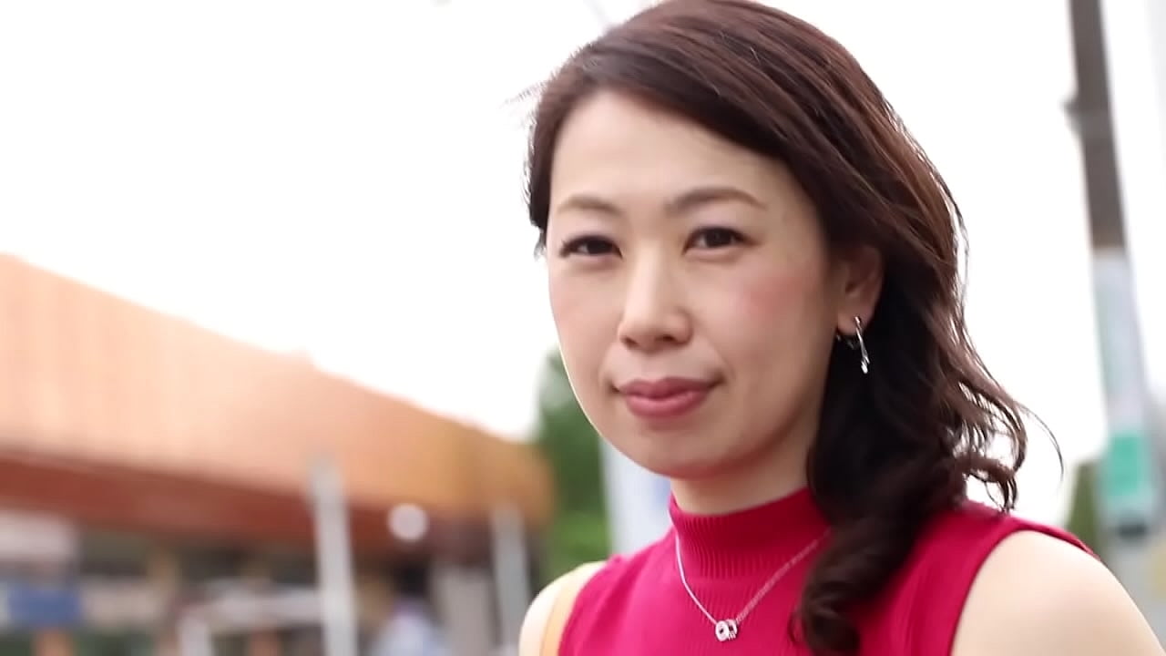 淫乱人妻がずらしハメ挿入ピストンで喘ぎまくる不倫セックス