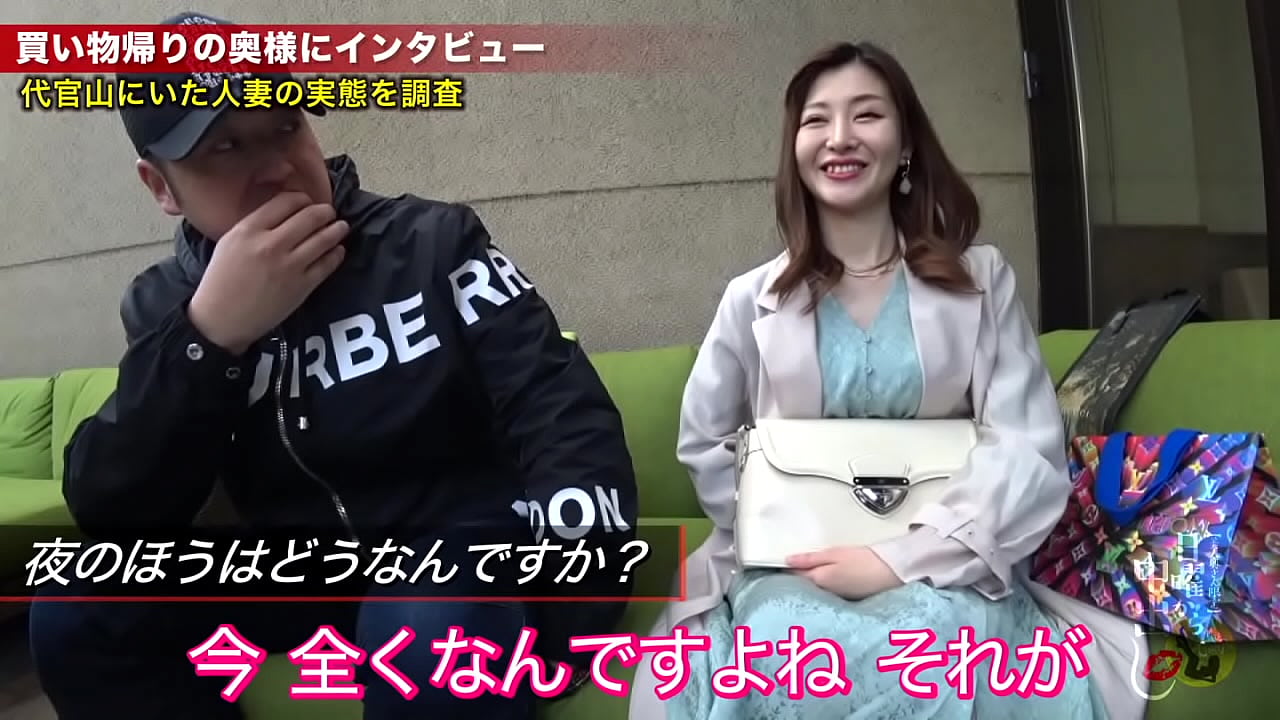 貧乳スレンダーなセレブ人妻が中出し不倫で乱れるエロ動画