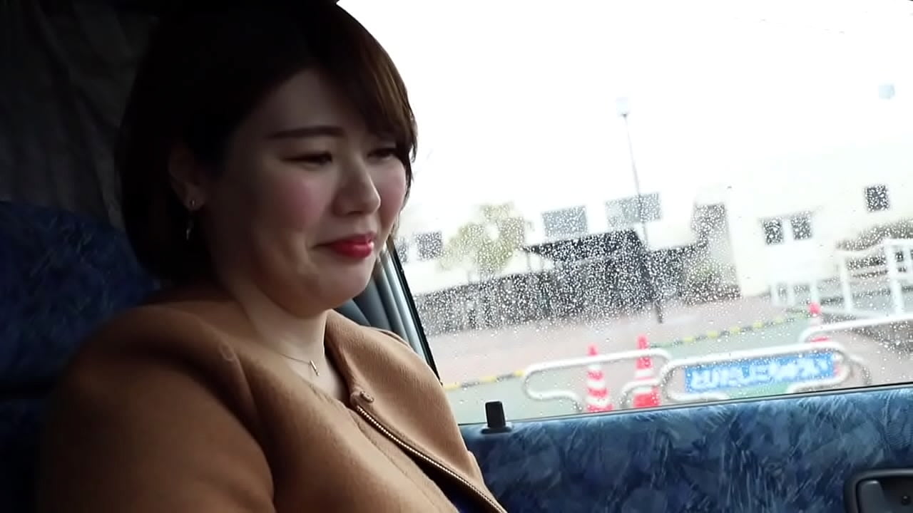 三十路素人のブサイク巨乳人妻が生ハメ不倫で乱れるエロ動画