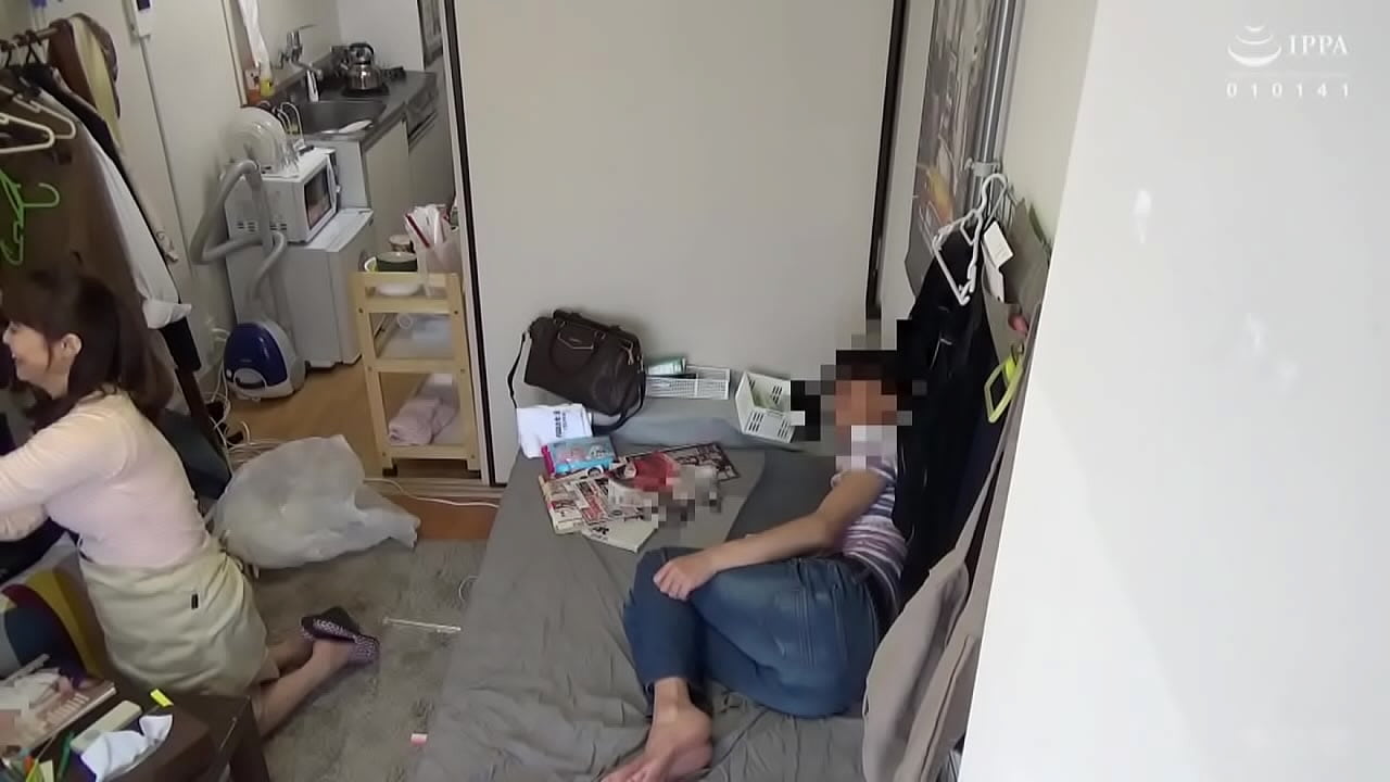 四十路の人妻家政婦が年下男に口説かれて中出し不倫するエロ動画