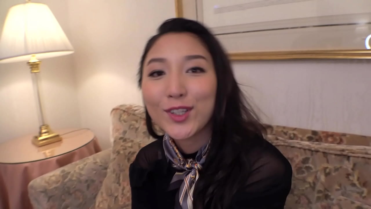 四十路熟女の垂れ乳人妻がマン汁噴射させる不倫セックス