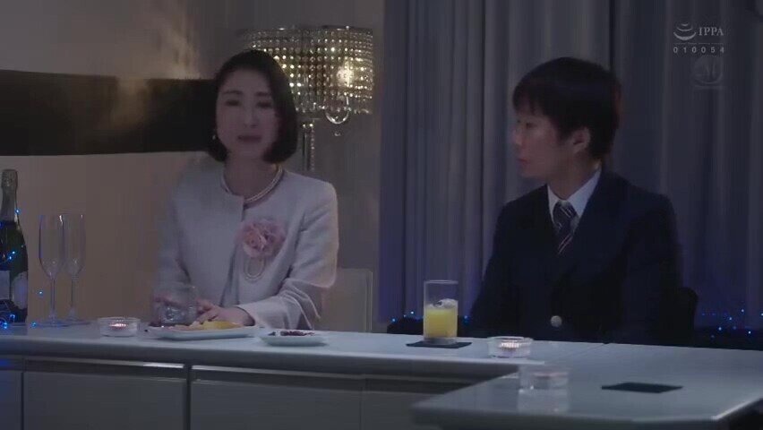 卒業を機に童貞連れ子と美熟女義母の筆おろし家庭内不倫セックス