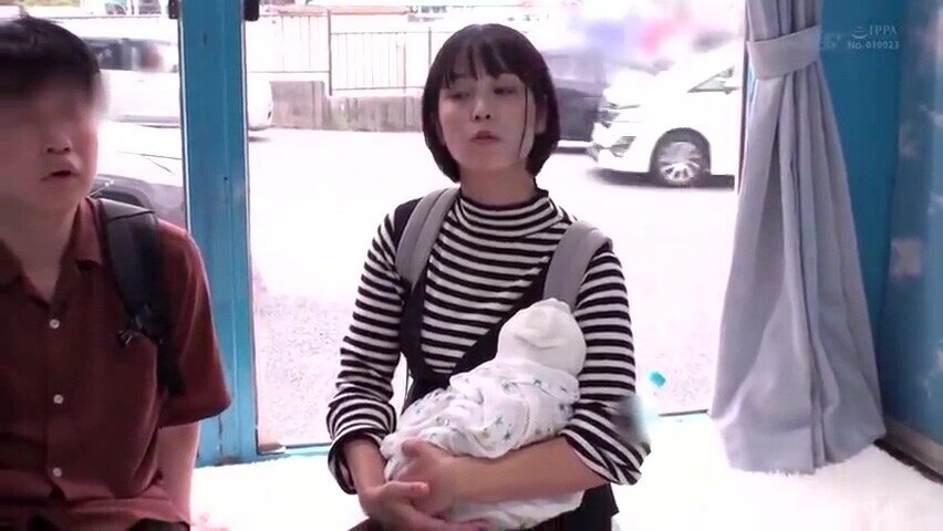 三十路美熟女な子持ちママが連続中出しセックスでNTR堕ち