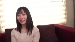 街中でナンパした子持ちママが童貞と授乳プレイで筆おろし中出しセックス