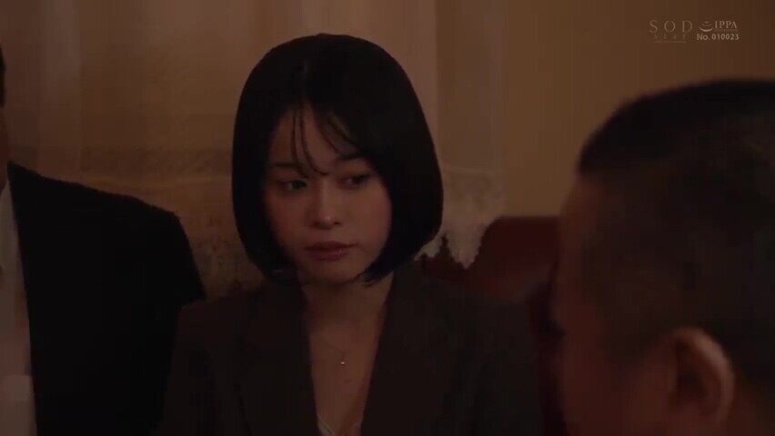 巨乳人妻が抵抗もできずに中出し輪姦レイプで犯されるエロ動画